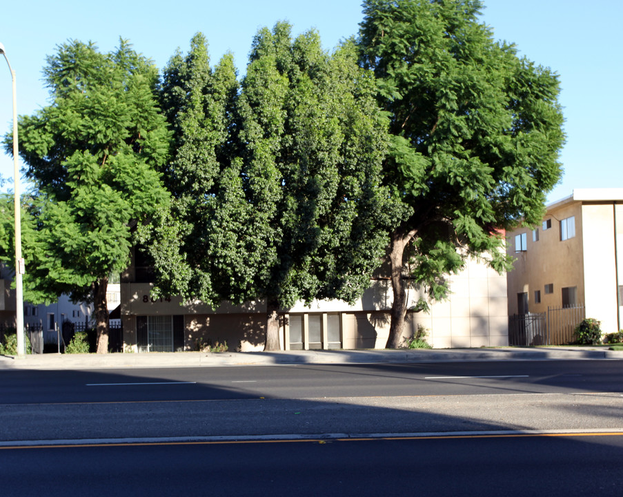 8814 Topanga Canyon Blvd in Canoga Park, CA - Building Photo