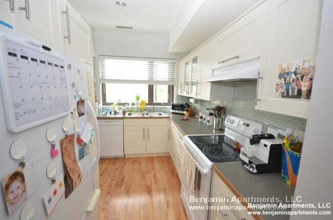 110 Strathmore Rd, Unit 110 Strathmore Rd #402 in Boston, MA - Building Photo - Building Photo