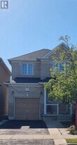 108 Beavervalley Dr in Brampton, ON - Building Photo