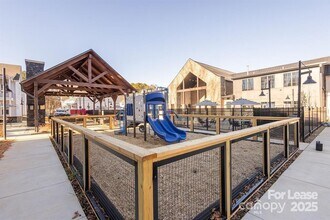 3110 Doe River Wy in Matthews, NC - Foto de edificio - Building Photo