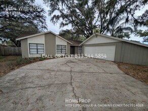 1404 Wildrose Dr in Lutz, FL - Building Photo - Building Photo