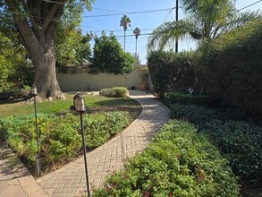 8834 Boyar Ave in Whittier, CA - Foto de edificio - Building Photo