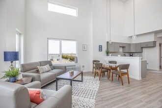 Vertisee Heights in Richland, WA - Building Photo - Interior Photo