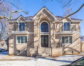 property at 76-33-76160 160th St