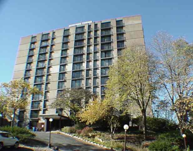 Summit Ridge Condominiums in East Moline, IL - Foto de edificio