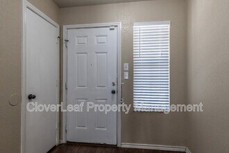 7839 Horse Hollow in San Antonio, TX - Building Photo - Building Photo