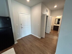 2136 W 34th St, Unit 135 in Houston, TX - Building Photo - Building Photo