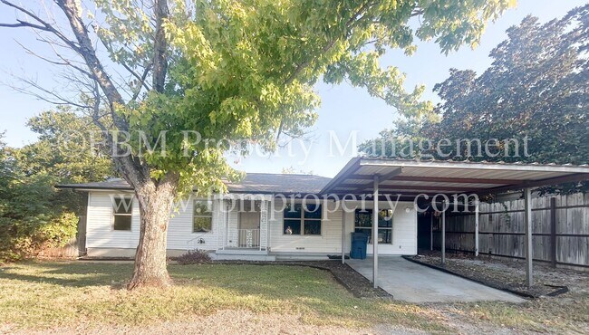 913 W Main St in Midlothian, TX - Building Photo - Building Photo