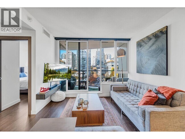 68 Smithe St in Vancouver, BC - Building Photo - Building Photo