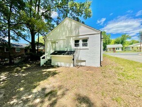 811 Dana Pl in Greensboro, NC - Building Photo - Building Photo