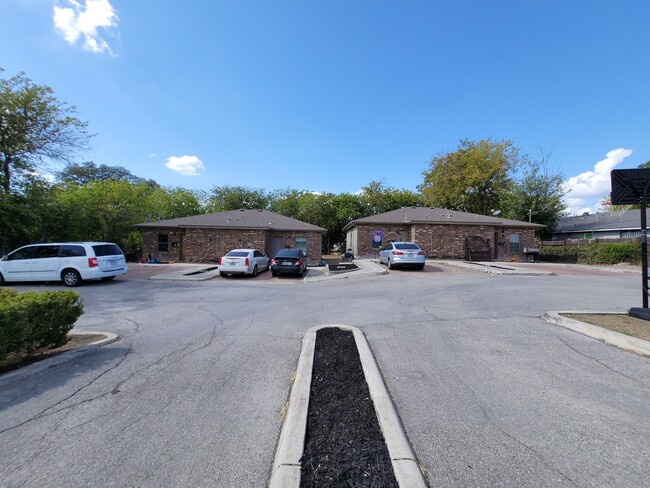 10911 Baltic St in San Antonio, TX - Building Photo - Building Photo