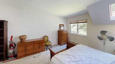 205 Woodhaven Dr in Hartford, VT - Building Photo - Building Photo