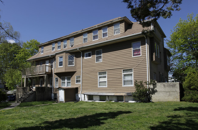 96 Neptune Ave in Deal, NJ - Foto de edificio - Building Photo