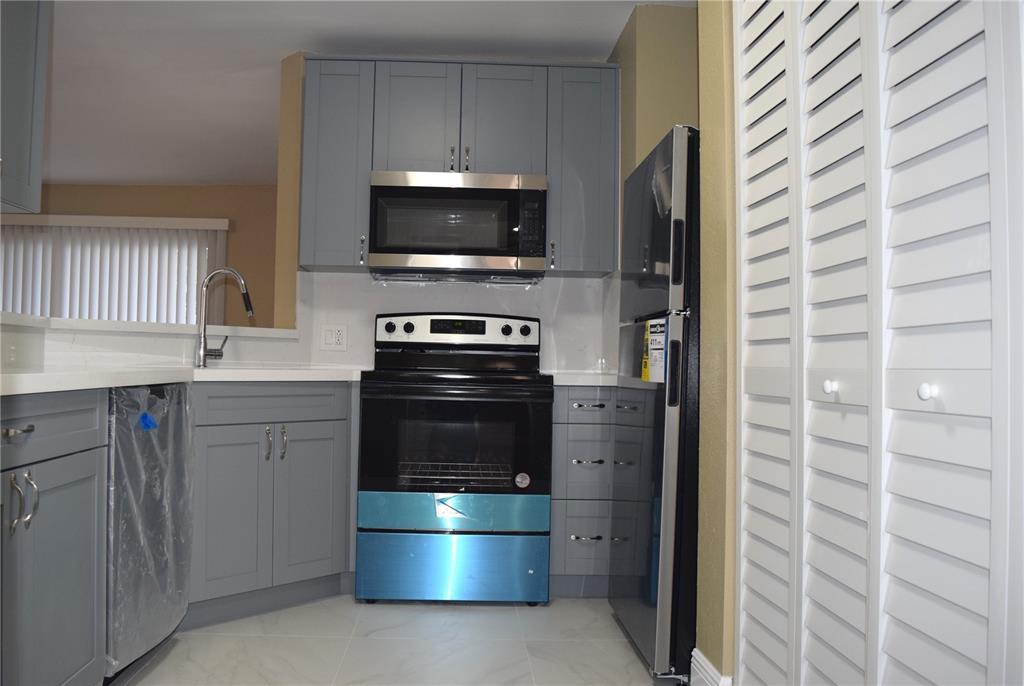 3413 NW 44th St, Unit 102 in Lauderdale Lakes, FL - Building Photo