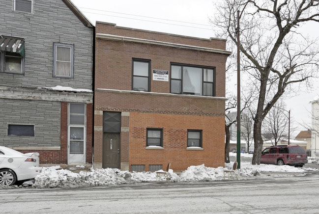 9600 S Avenue L in Chicago, IL - Foto de edificio - Building Photo