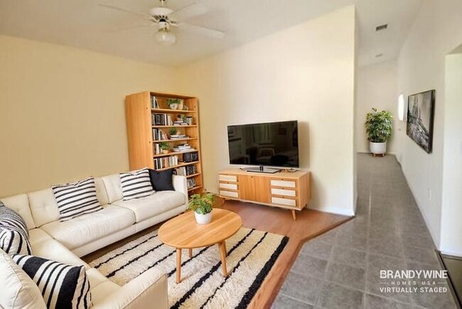 8705 Ruth Pl in Tampa, FL - Building Photo - Building Photo