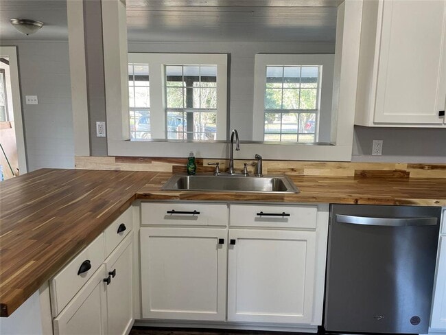 property at 1003 W 6th St
