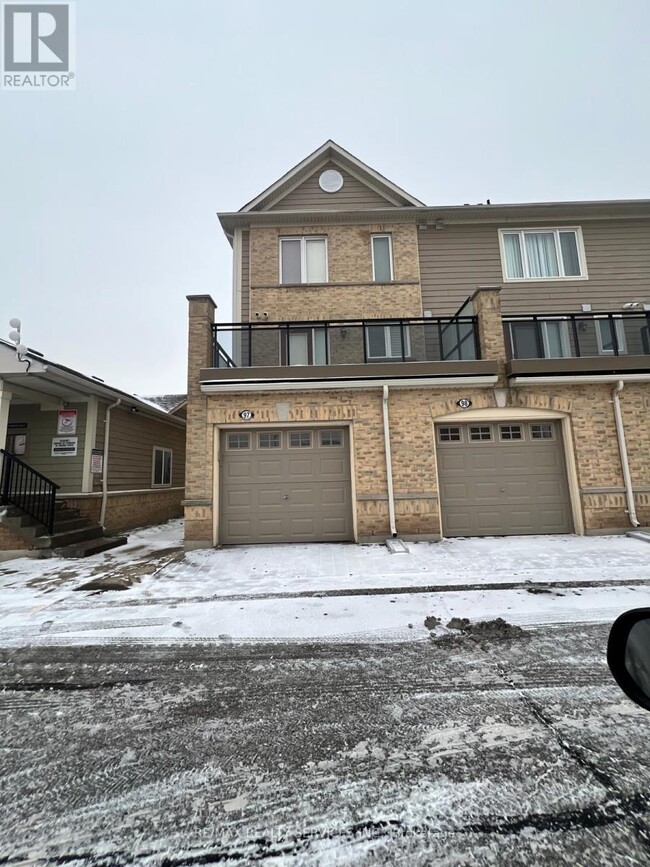 60-60 Fairwood Cir in Brampton, ON - Building Photo - Building Photo