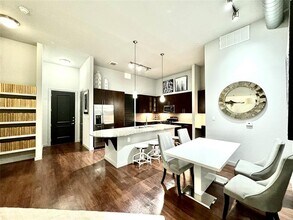 2525 McCue Rd in Houston, TX - Building Photo - Building Photo