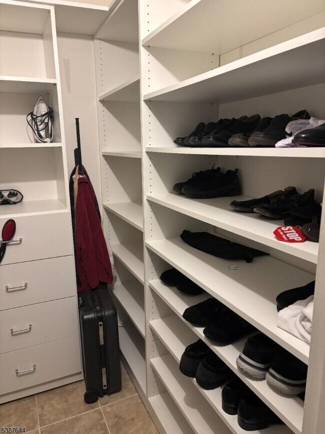 2 Claridge Dr in Verona, NJ - Building Photo - Building Photo