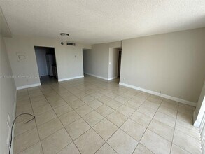 2000 NE 135th St in North Miami, FL - Building Photo - Building Photo