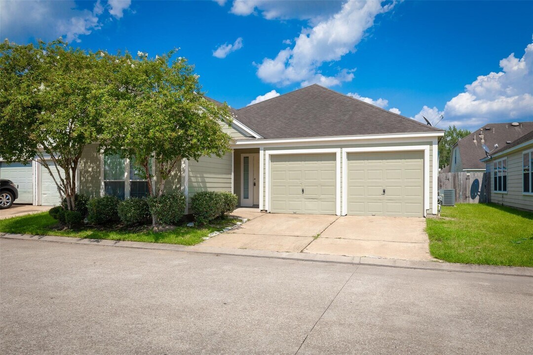 11712 Logan Ridge Dr in Houston, TX - Building Photo