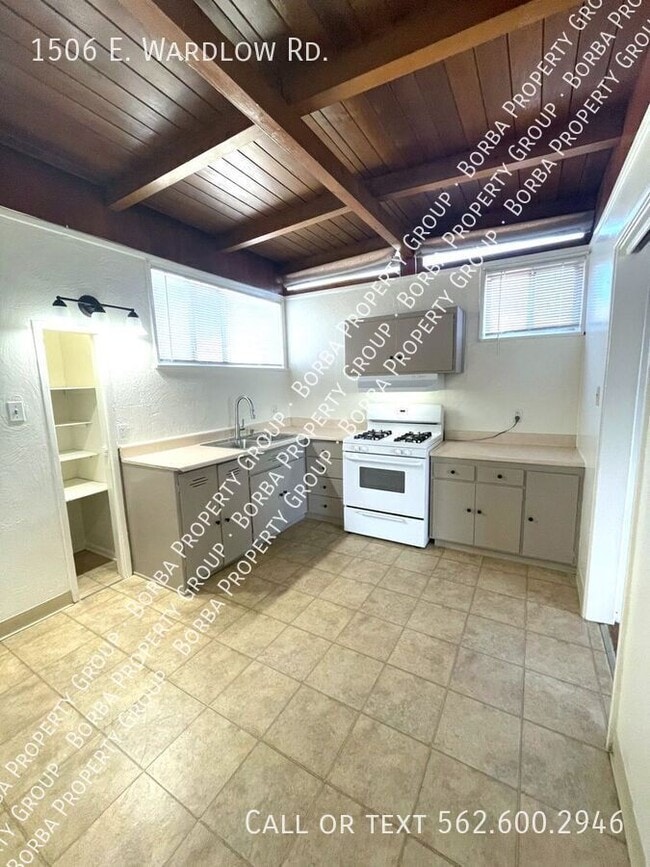 property at 1506 E Wardlow Rd