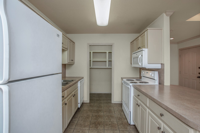 Crescent Village North and South in Wichita Falls, TX - Building Photo - Building Photo