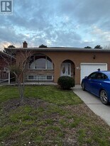 10 Fairington Crescent in Hamilton, ON - Building Photo