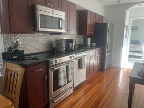 404 Thames St, Unit 3 in Newport, RI - Foto de edificio - Building Photo