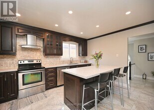 4 Royal Salisbury Way in Brampton, ON - Building Photo - Building Photo