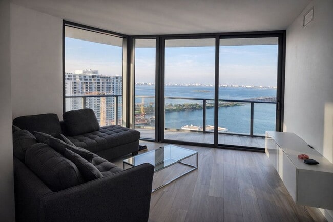 501 NE 31st St in Miami, FL - Foto de edificio - Building Photo