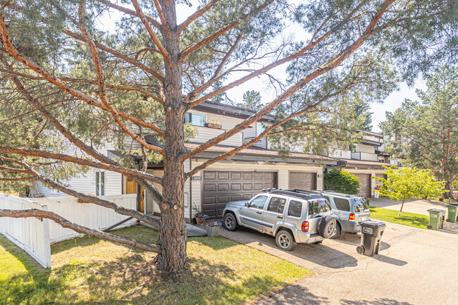 15112 45 Av NW in Edmonton, AB - Building Photo - Building Photo