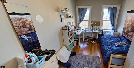 9 Medford St, Unit 2 in Medford, MA - Foto de edificio - Building Photo