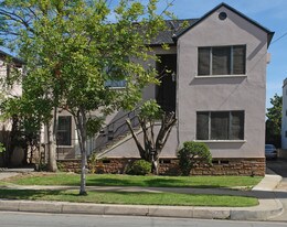 136 Michigan Ave in Pasadena, CA - Building Photo