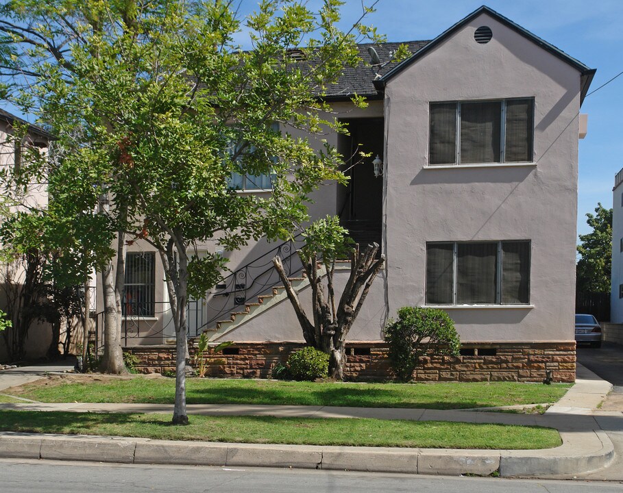 136 Michigan Ave in Pasadena, CA - Foto de edificio