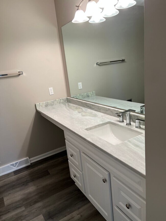 2814 Sand Run Pky in Akron, OH - Building Photo - Building Photo