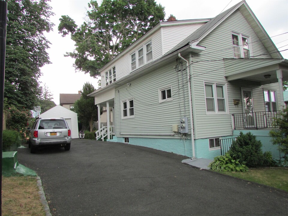 12 Catherine St in Nyack, NY - Building Photo