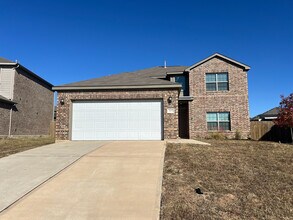 Room in House on Serena Dr in Ferris, TX - Foto de edificio - Building Photo