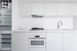 1033 Nelson St. in Vancouver, BC - Building Photo - Building Photo