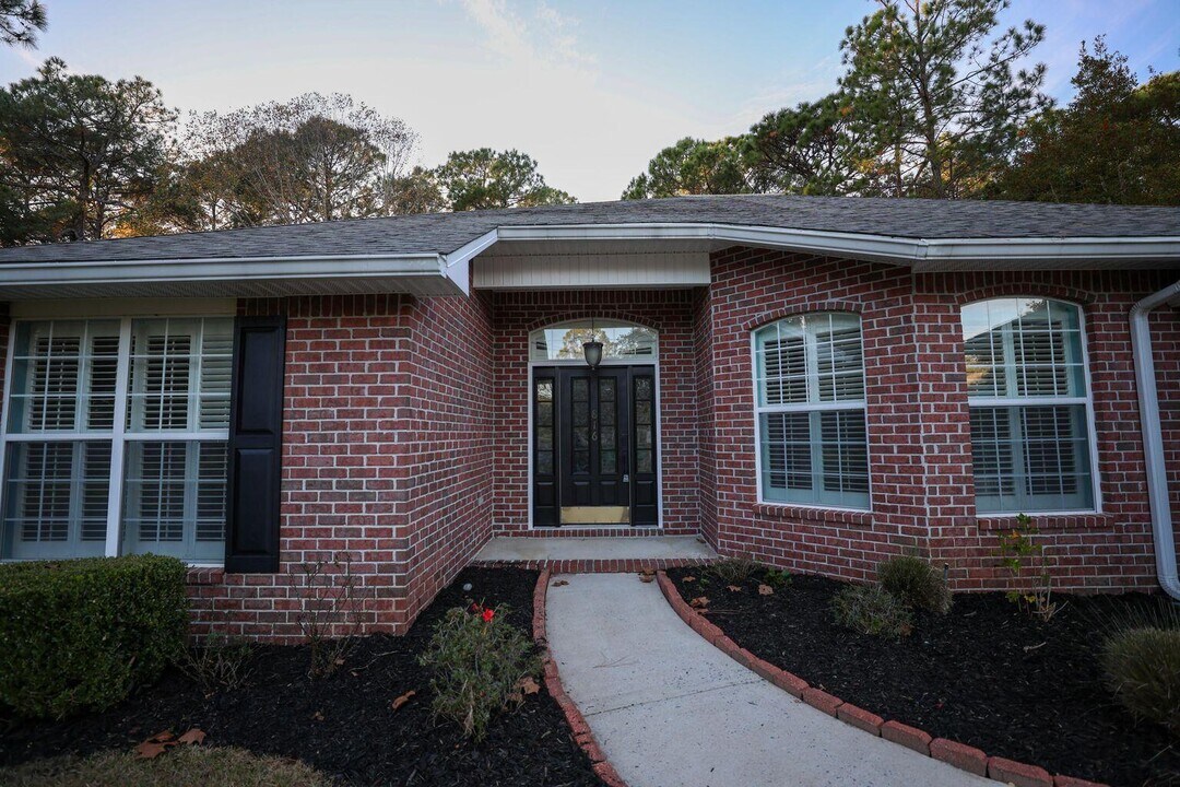 816 W Ridgewood Cove in Niceville, FL - Building Photo