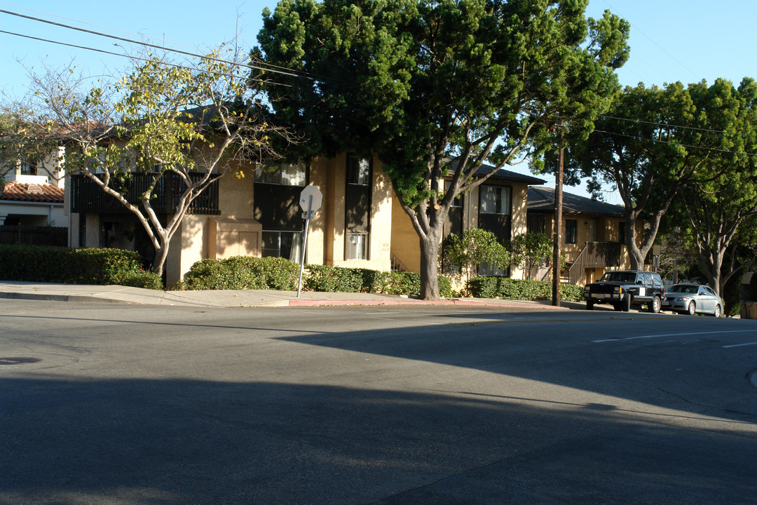 835 Olive St in Santa Barbara, CA - Foto de edificio