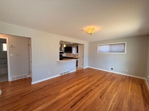 6911 Alan Dr in Denver, CO - Foto de edificio - Building Photo