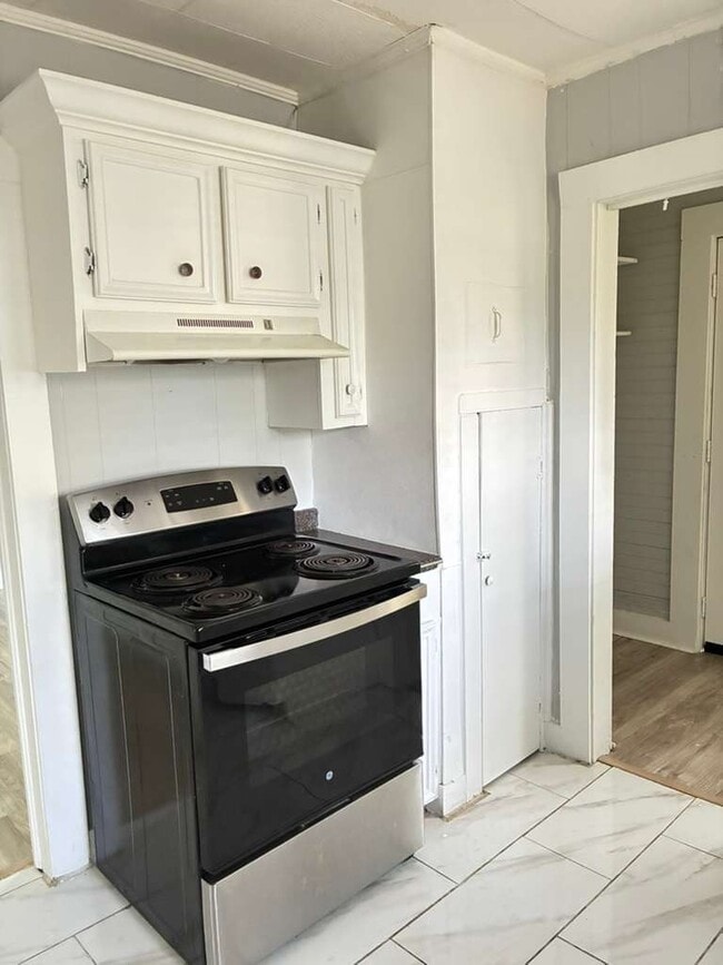 property at 3871 Northview Dr