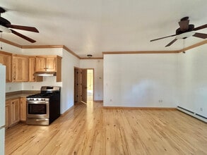 1583 Clark Hill Rd in Mount Pleasant Mills, PA - Foto de edificio - Building Photo