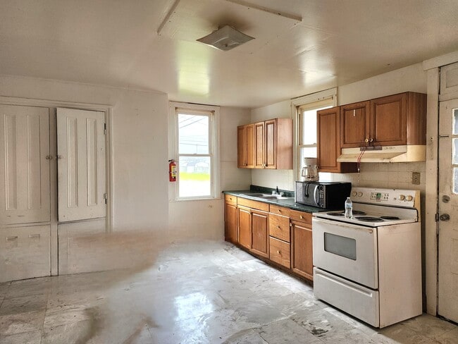 404 E Market St in Blairsville, PA - Foto de edificio - Building Photo