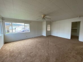 1462 NW Fairmount St in Roseburg, OR - Building Photo - Building Photo
