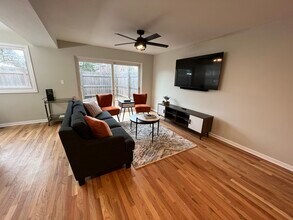 725 Hibbard Rd in Wilmette, IL - Building Photo - Building Photo