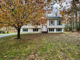 18 Penny Ln in Otisville, NY - Building Photo