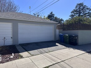 4959 Willowcrest Ave in North Hollywood, CA - Foto de edificio - Building Photo